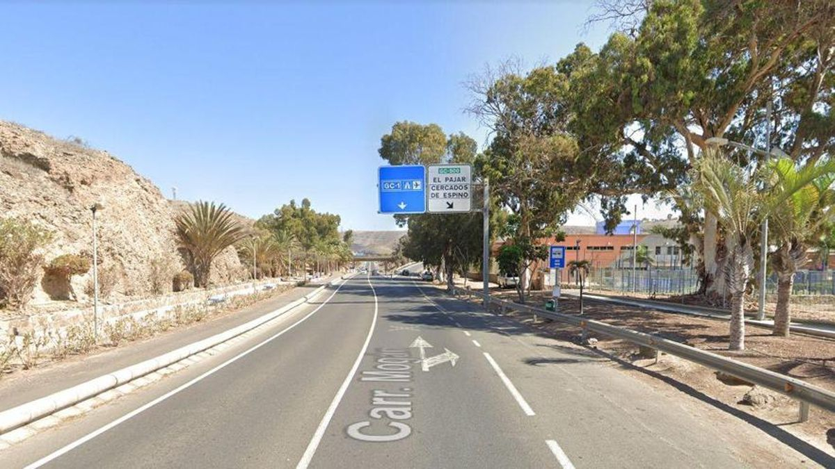 Parada de guagua de Arguineguín donde se produjo el atropello a un sargento de la Guardia Civil.