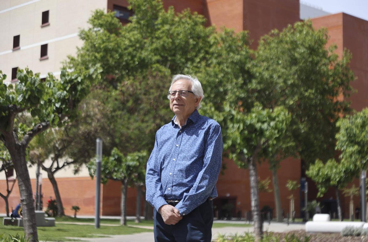 El catedrático de Sociología, Antonio Ariño, en la UV