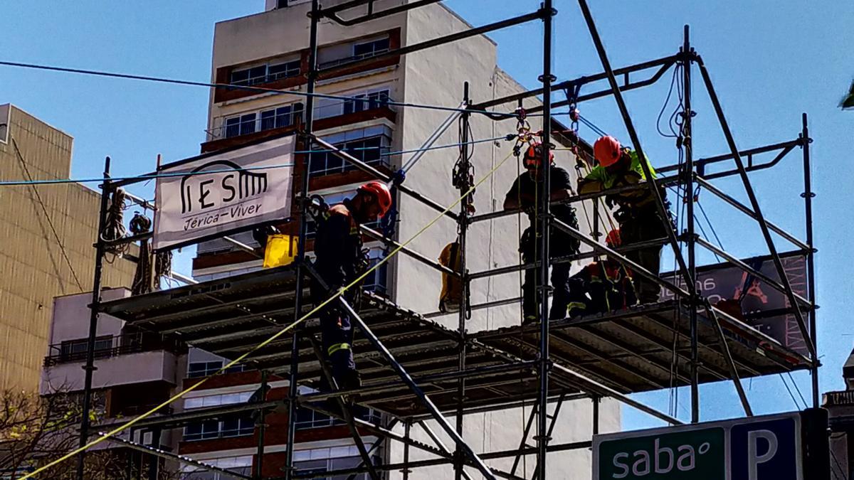 Una demostración de rescate en altura en la plaza Huerto Sogueros