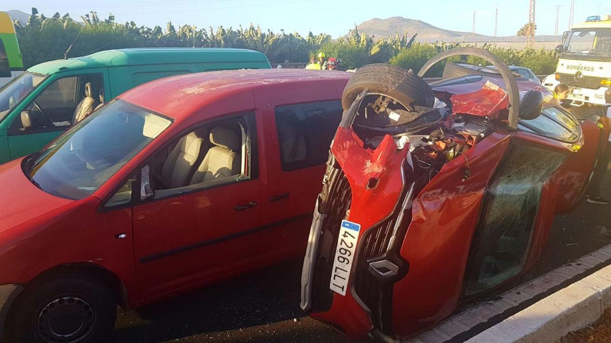 Tres de los vehículos implicado en la colisión ocurrida ayer en Guía.