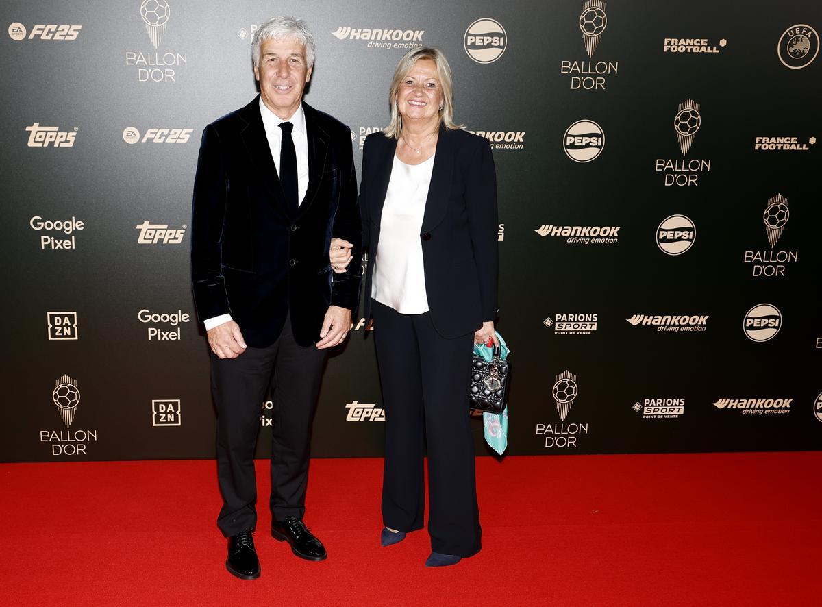 El entrenador Gian Piero Gasperini y su esposa Cristina Gasperini llega a la 68 edición de la Gala Balón de Oro en el Theatre du Chatelet en Paris. El entrenador Gian Piero Gasperini y su esposa Cristina Gasperini llega a la 68 edición de la Gala Balón de Oro en el Theatre du Chatelet en Paris.