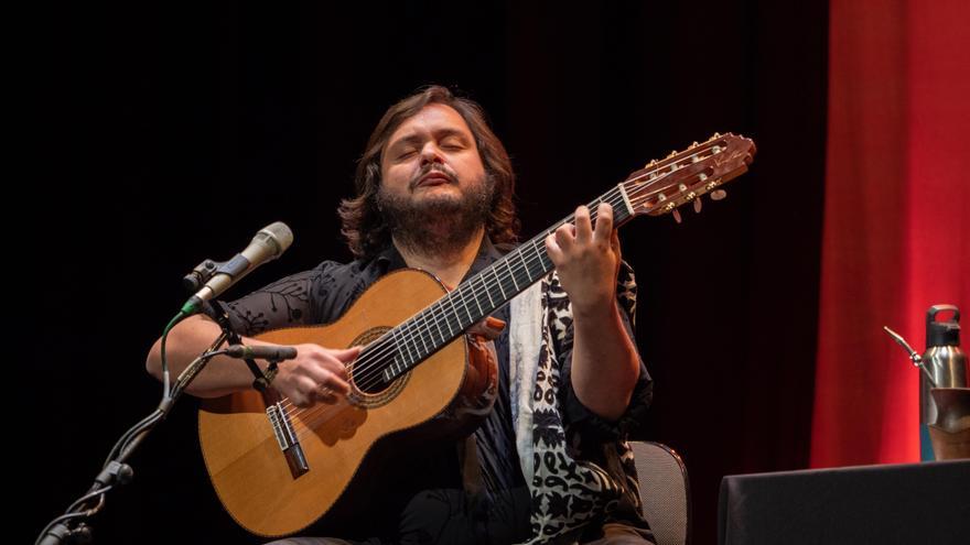 El brasileño Yamandu Costa, ganador recientemente de un Grammy Latino