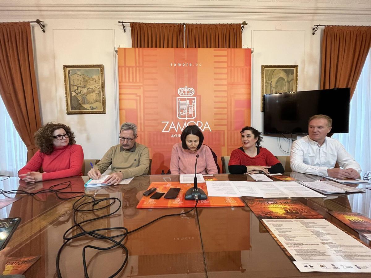 Representantes de la instituciones implicadas en el Festival de Narración Oral "Narrar Enamora".