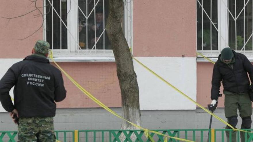 Un colegial mata a un profesor y a un policía en una escuela de Moscú