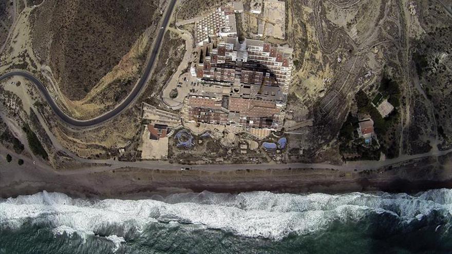 La Junta redactará con urgencia otro plan de protección del litoral