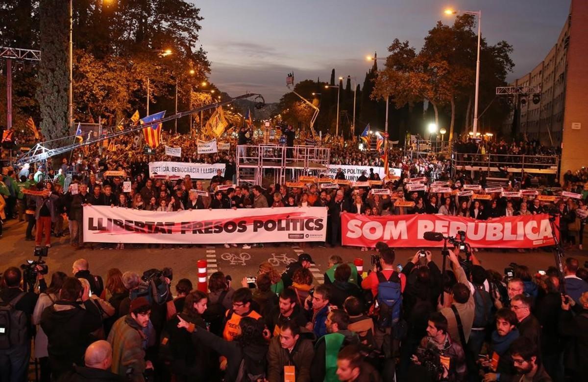 zentauroepp40906116 barcelona 11 11 2017  politica manifestacion de la anc y omn171111230244