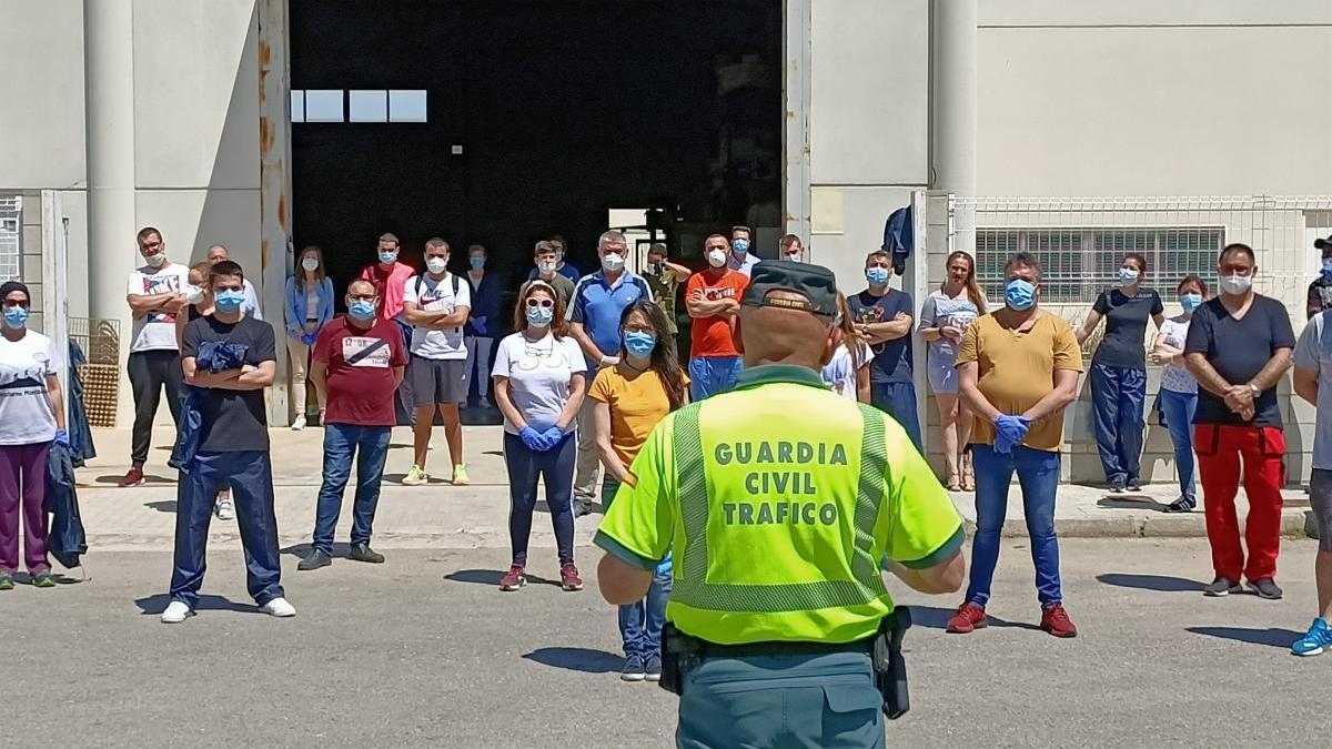 Los voluntarios de Cullera y Favara se retiran tras producir 37.000 viseras contra el coronavirus