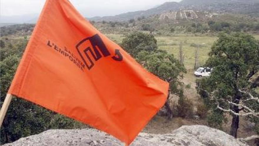 Protesta de Iaeden en uns terrenys de l&#039;Albera on es volia instal·lar un parc a tocar de la Jonquera.