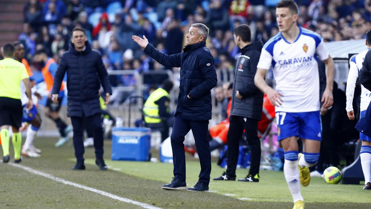Fran Escribá, técnico del Real Zaragoza, durante el encuentro de este sábado ante el Alavés