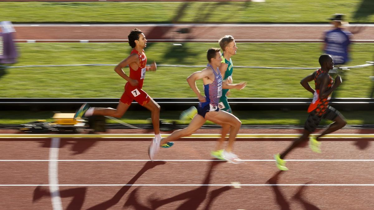 Katir, al paso por el 1.100 en la final de Eugene