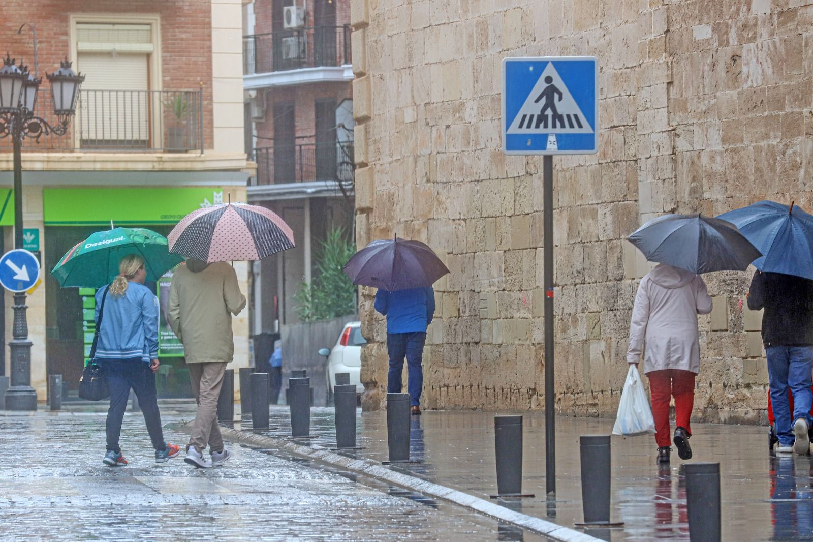 La lluvia baña la ciudad de Orihuela