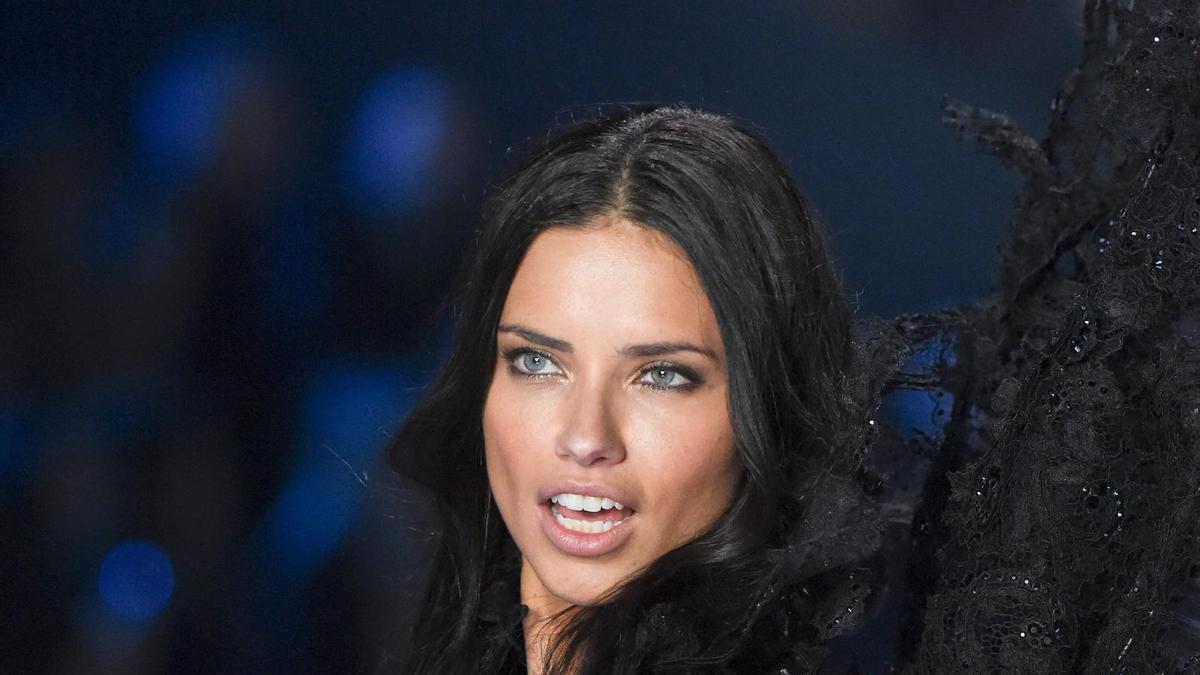 Victoria's Secret Fashion Show 2014 sexy Adriana Lima