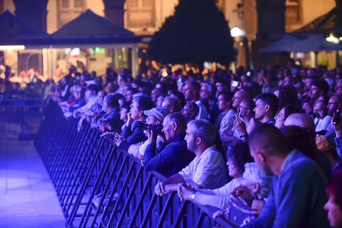 A artista coruñesa ofreceu un espectáculo único para a ocasión acompañada por un elenco de 14 mulleres A artista coruñesa ofreceu un espectáculo único para a ocasión acompañada por un elenco de 14 mulleres
