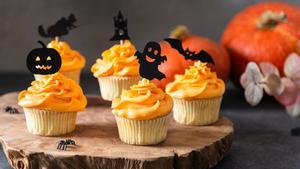 Cupcakes decorados con motivos de Halloween.