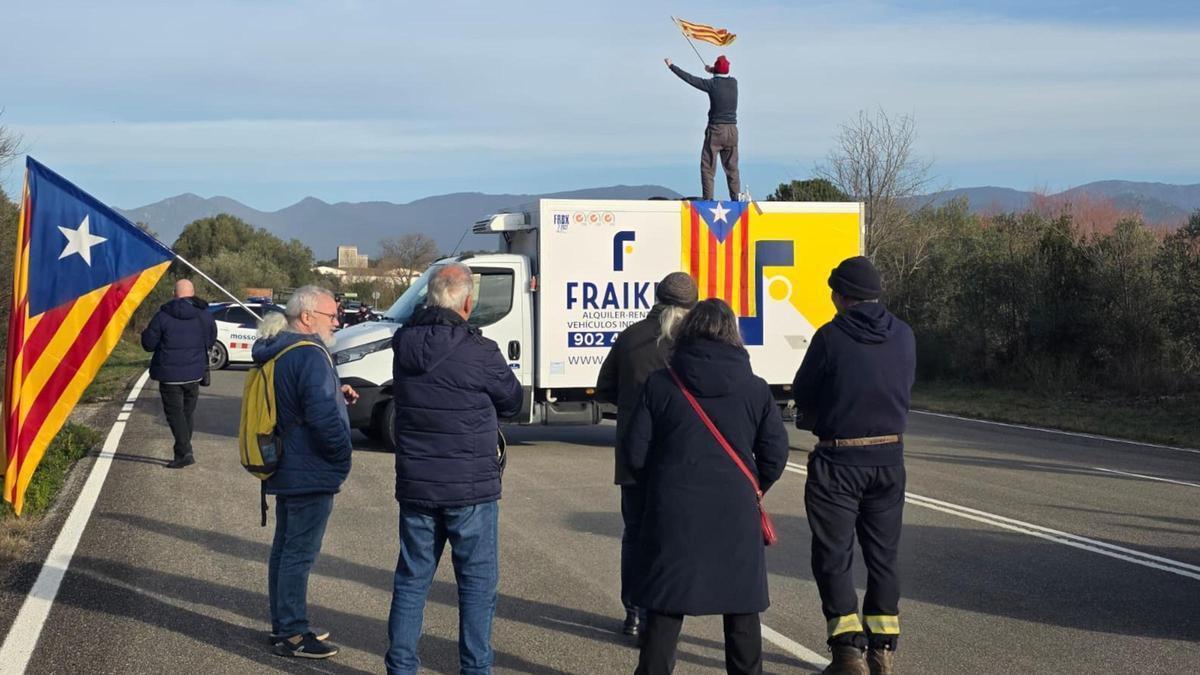 Vídeo: Els Agents Rurals volen traslladar la formació a Girona després de les crítiques per fer-la a la caserna de Sant Climent