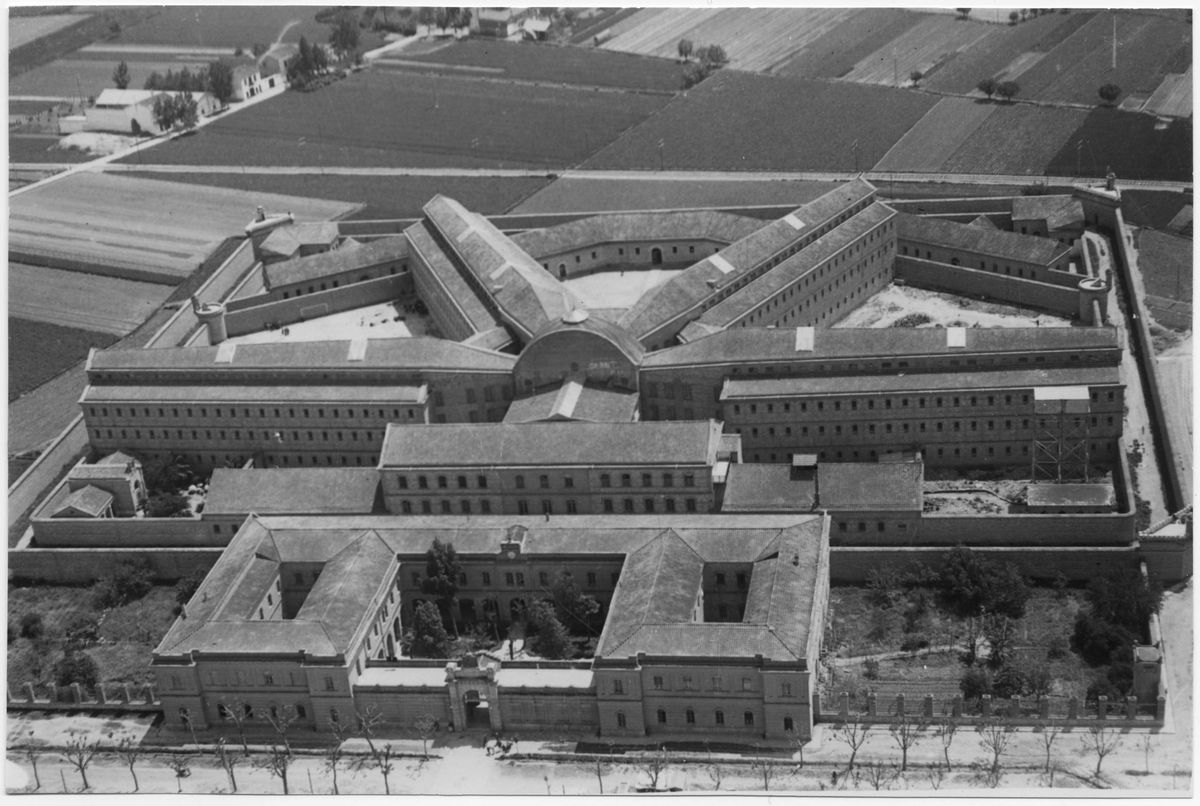 Vista aérea de la prisión de la Modelo en València durante los años 30.