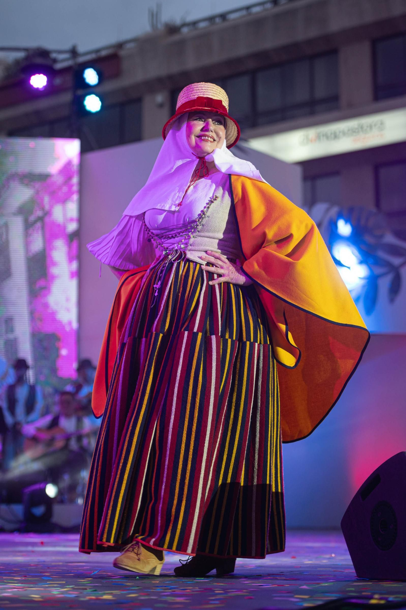 Gala de elección de la primera reina de los mayores de las Fiestas de Mayo