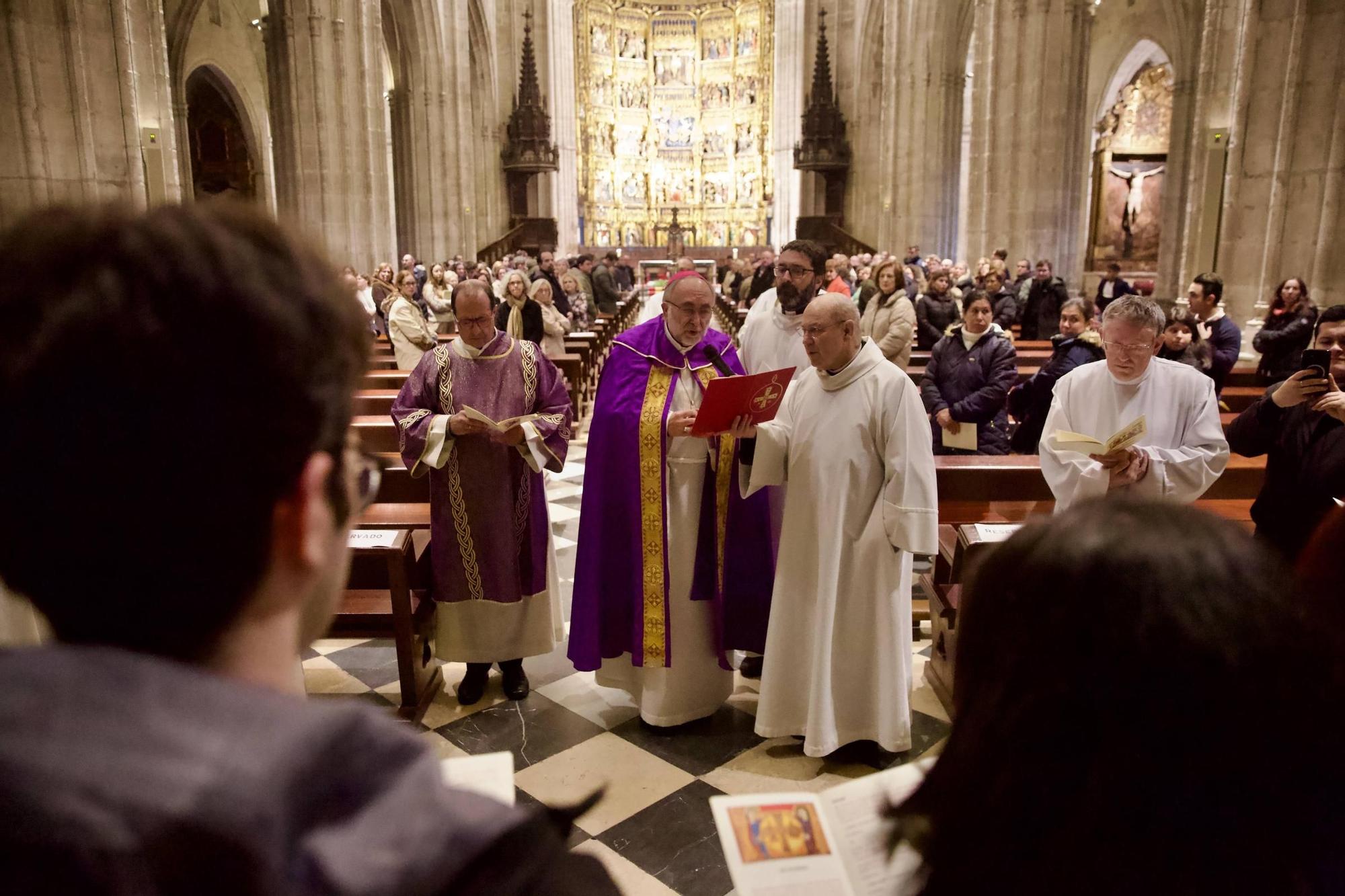 En imágenes: Rito de admisión al catecumenado de adultos en la catedral de Oviedo