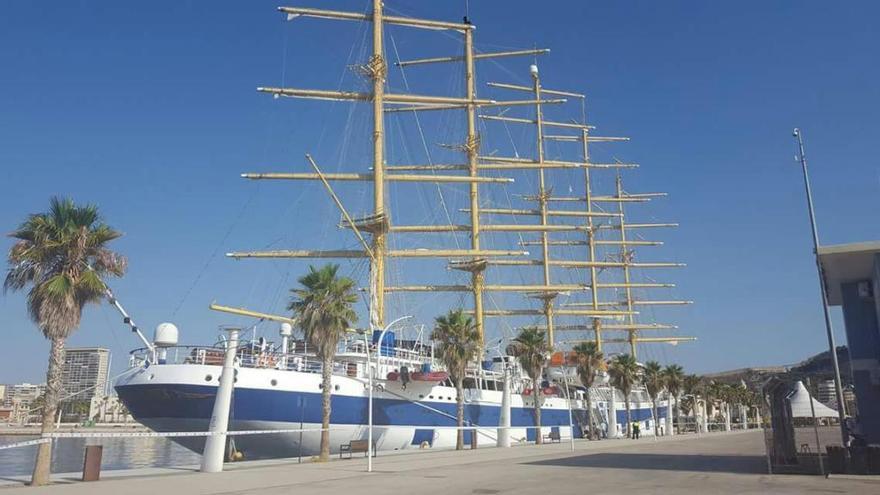 Un crucero de lujo en el Puerto de Alicante