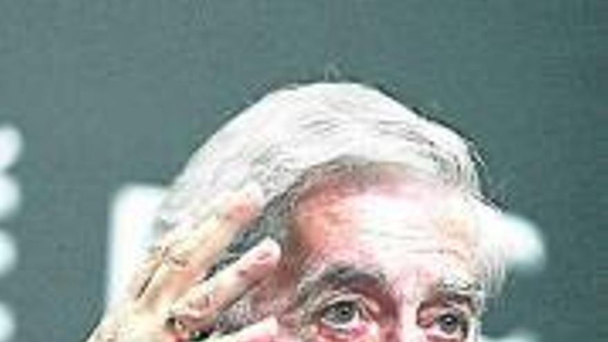 Vargas Llosa pide que apaguen.