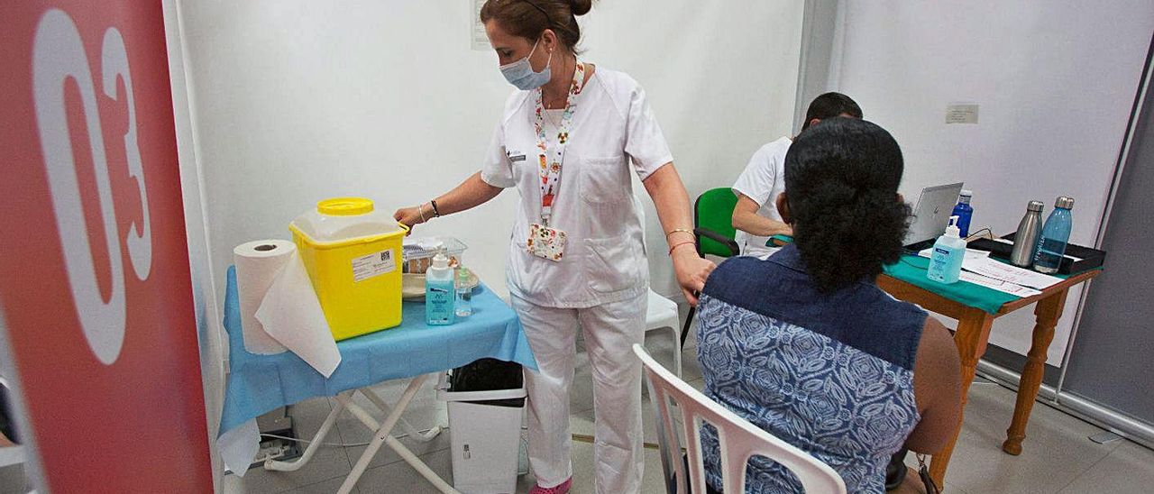 Los centros de salud siguen realizando pruebas PCR para detectar el covid. |