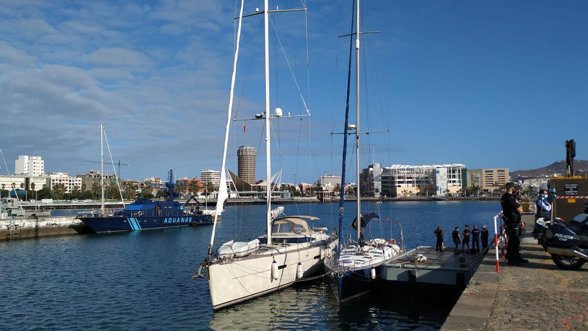 Uno de los veleros atracados en el Puerto de La Luz