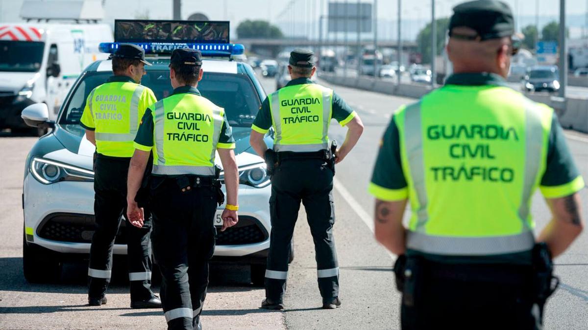 Agentes de la Guardia Civil de Tráfico.