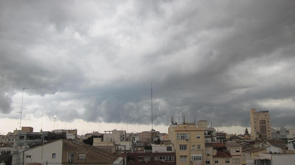 El tiempo en València mañana: cielos cubiertos y temperaturas en ascenso