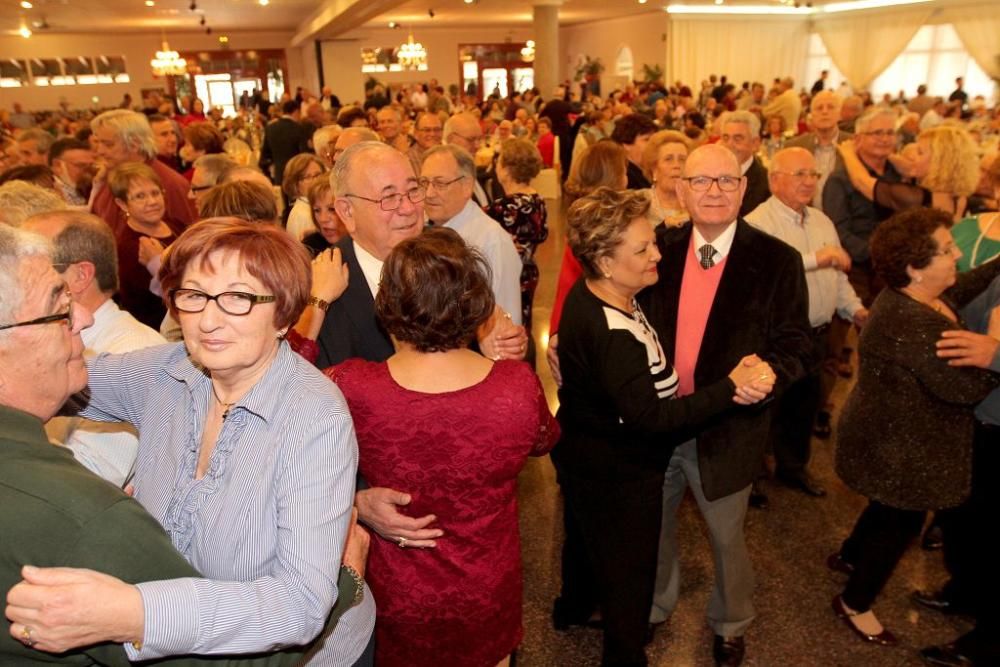 Almuerzo y baile por el Día de los Enamorados en el Club de Mayores de Cartagena