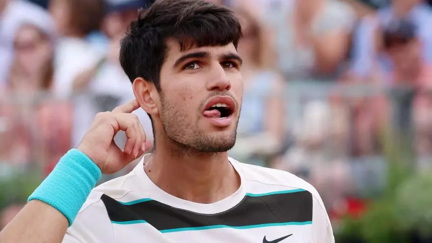 Alcaraz se corona en Queen’s tras una gran batalla y apunta hacia su tercer Wimbledon