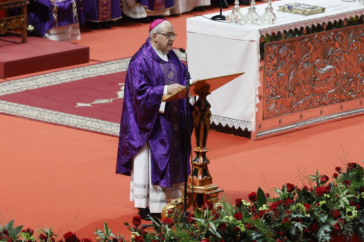 Las imágenes de la misa funeral por las víctimas del accidente de trenes de Adamuz. Las imágenes de la misa funeral por las víctimas del accidente de trenes de Adamuz.