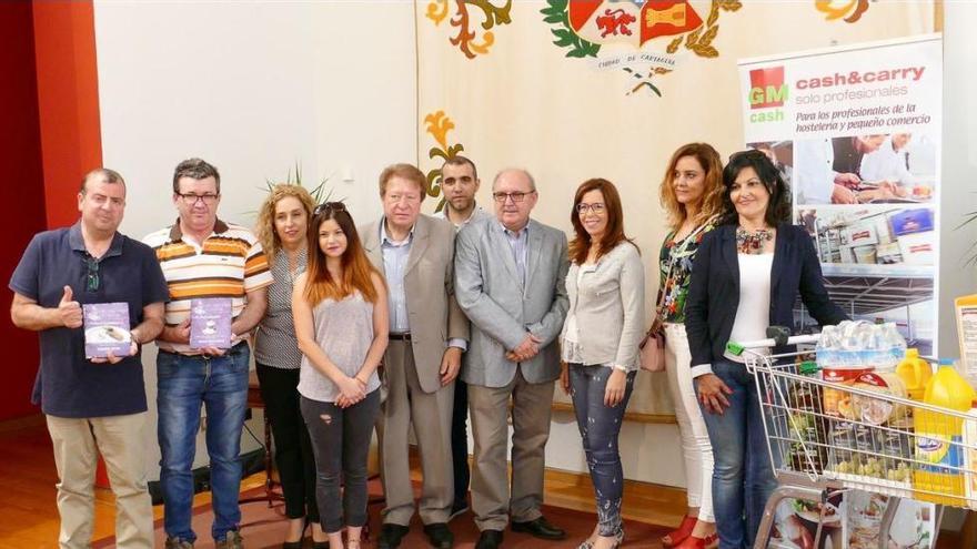 Foto de familia de organizadores y ganadores.