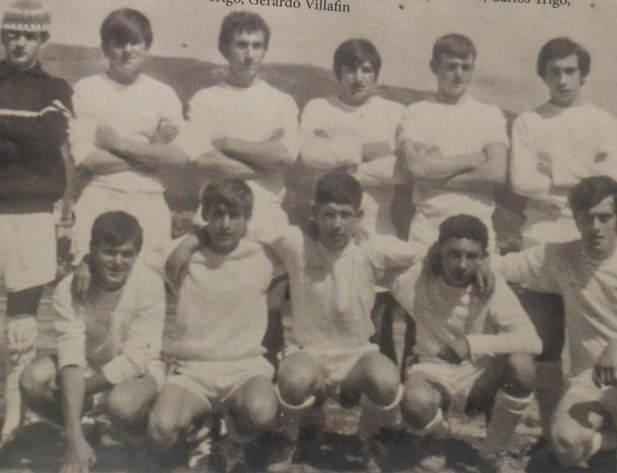 Jugadores del equipo del barrio de O Redondo en los años 60. |  FdV