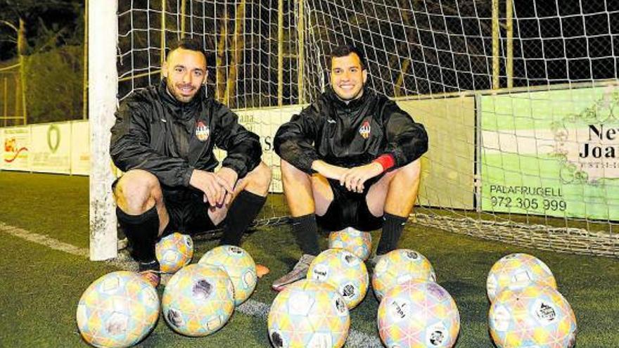 Pau Sala (17 gols) i Arnau Ruiz (20), davanters del FC Palafrugell, són un maldecap pels rivals. | ANIOL RESCLOSA