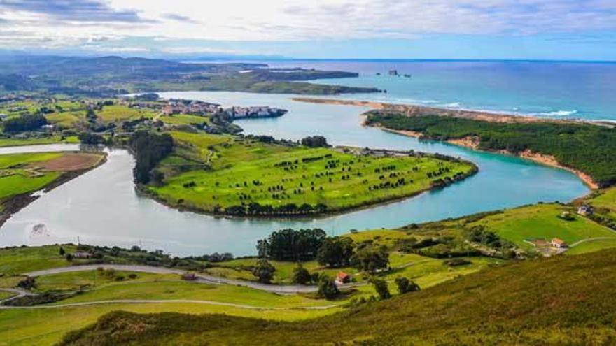 Paisaje de la costa de Liencres (Cantabria).