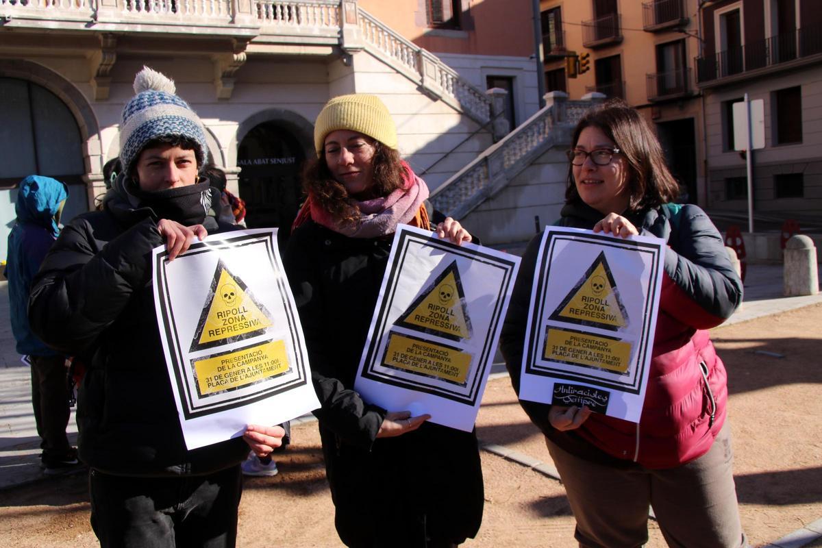 Concentració davant de l'Ajuntament de Ripoll convocada per la Metxa aquest dissabte