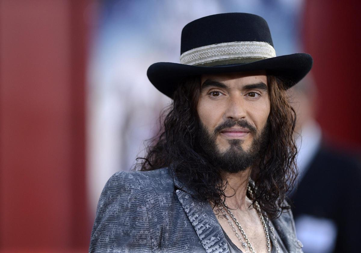 El actor británico Russell Brand, acusado de violación y agresión sexual a cuatro mujeres
