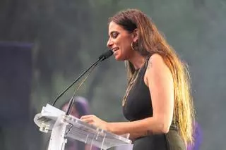 La cantante María Peláe, hace el pregón del Pride en la plaza Universitat