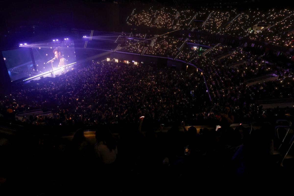 Dani Fernández arrasa en el primero de sus dos conciertos en el Roig Arena.
