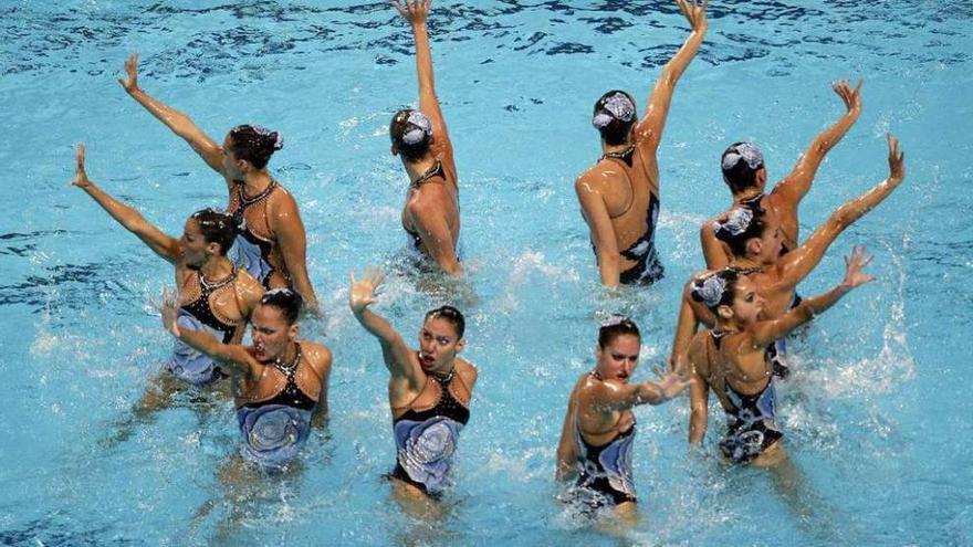 Las nadadoras del equipo español, durante su actuación en la final de combo.