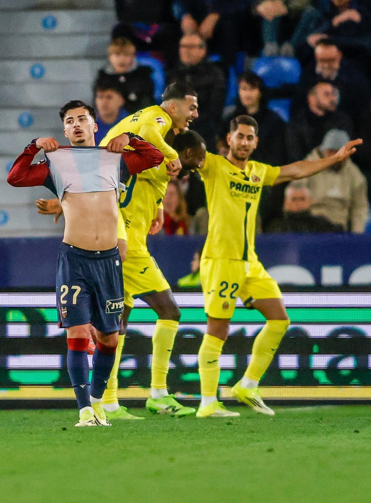 El Villarreal asalta el Ciutat de València y agrava la crisis del Levante