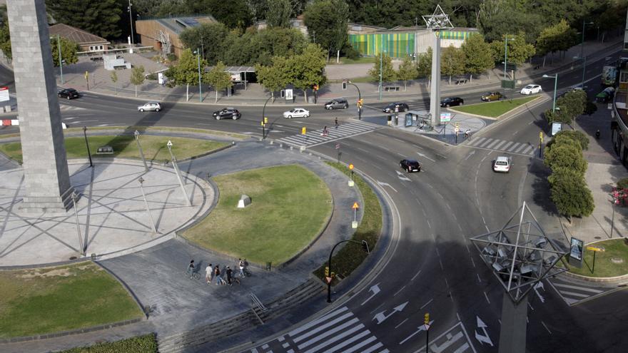 Una mancha de aceite provoca tres accidentes de moto en la plaza Europa de Zaragoza