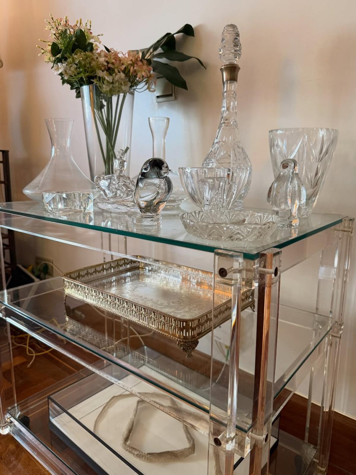 Aparador de cristal disponible para su compra los próximos 5 y 6 de marzo