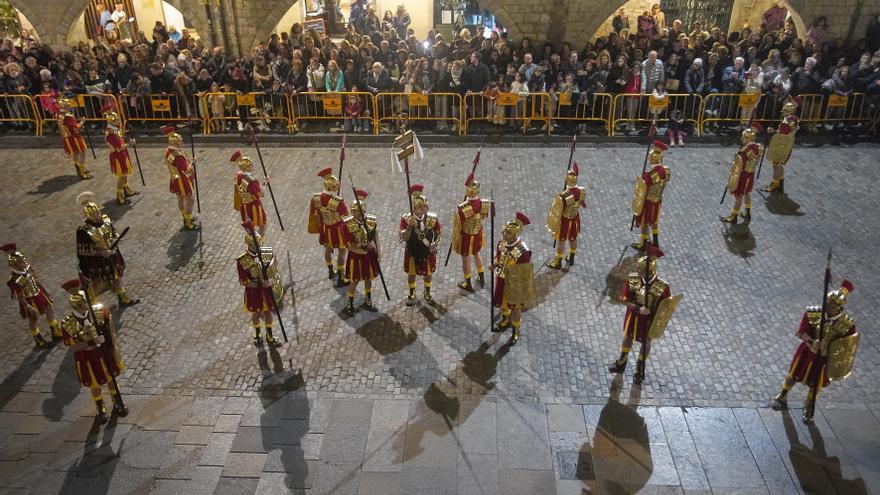 Els Manaies de Girona lliuren el penó a Joan Alenyà