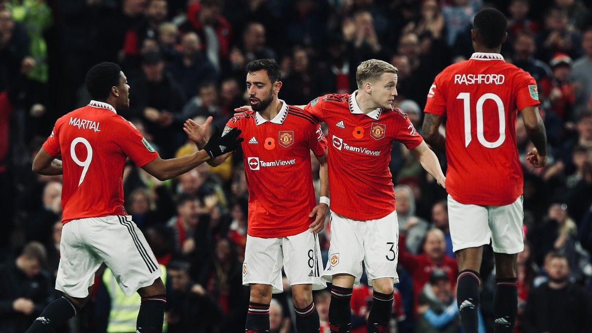 Los jugadores del United celebran uno de los goles ante el Aston Villa