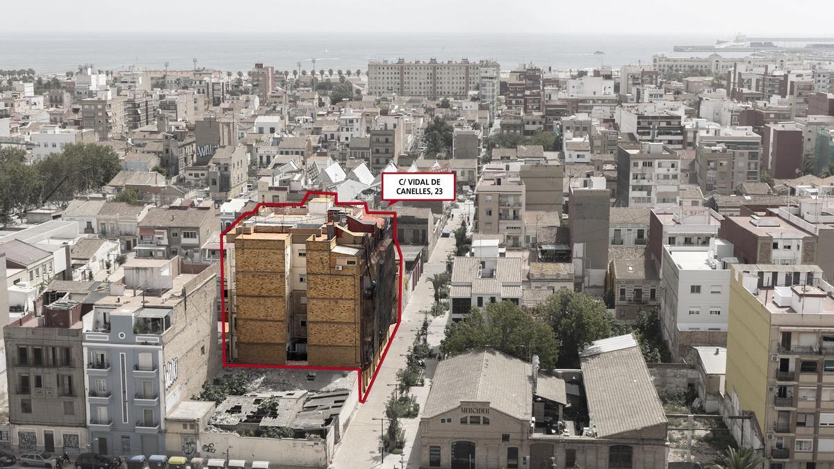 El edificio de Vidal Canelles donde los bajos se venden por 1,1 millones de euros junto a la Estación del Cabanyal