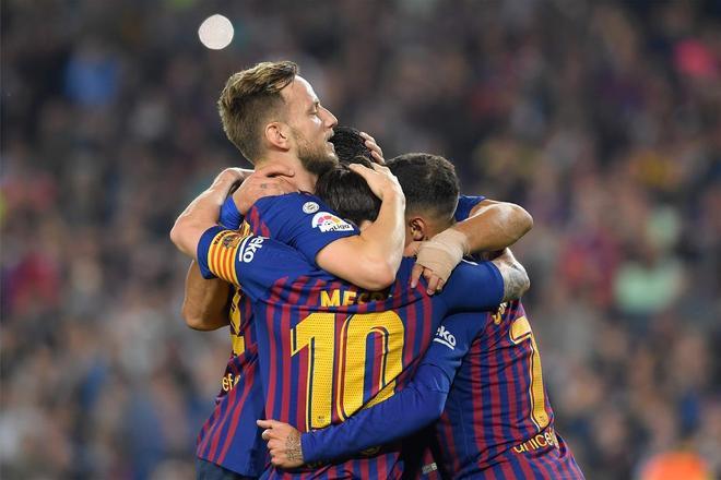 Los jugadores del Barça celebrando el gol de Messi ante el Sevilla