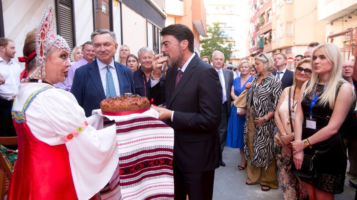El alcalde de Alicante, Luis Barcala, en la inauguración de la nueva sede de la Casa de Rusia.