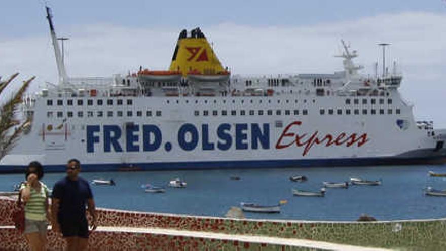 Un buque de Fred. Olsen atracado en el muelle capitalino. | fuselli