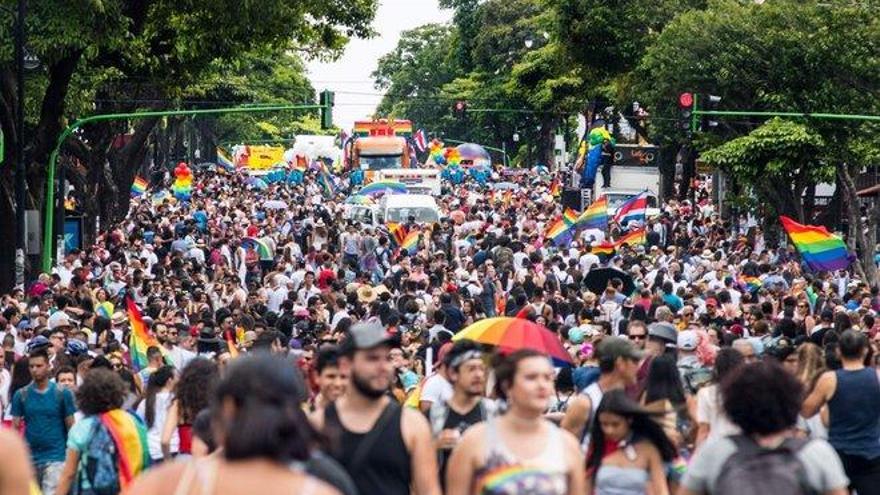 Miles de personas salen a calles para celebrar el Orgullo Gay en Costa Rica